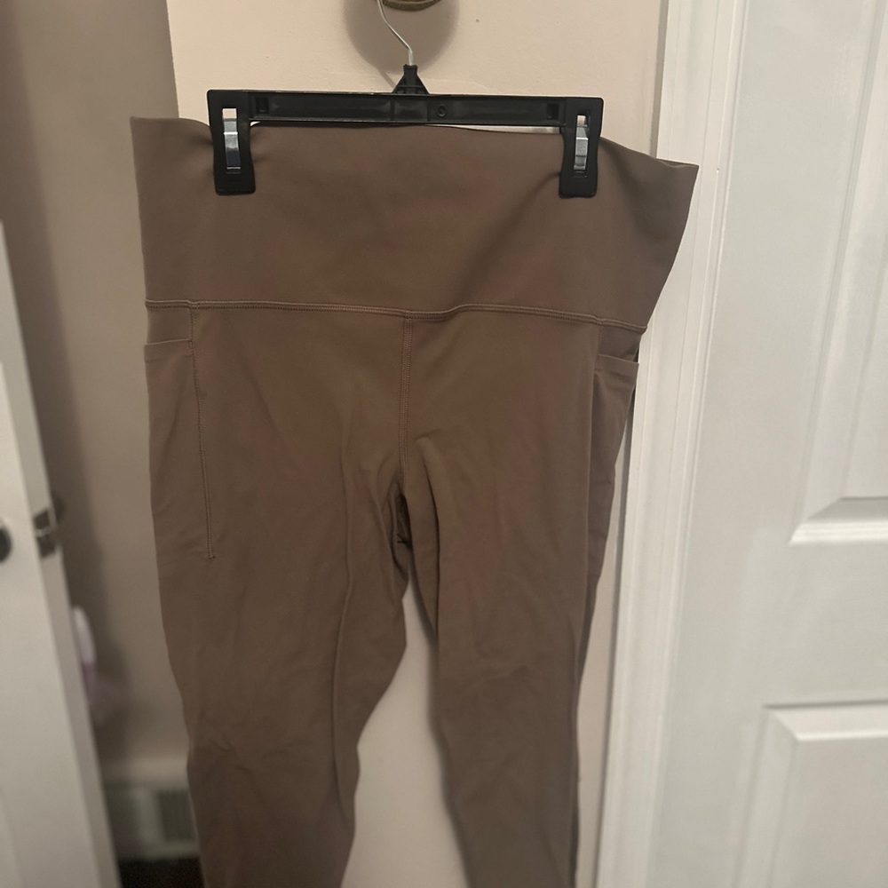 Athleta Salutation 7/8 leggings